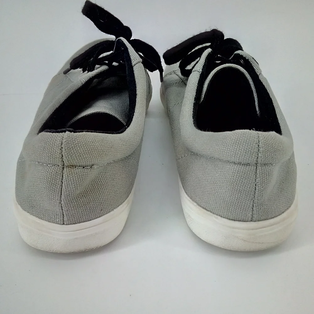 The Children's Place Gray Canvas Sneakers Big Kid 4 Black Laces